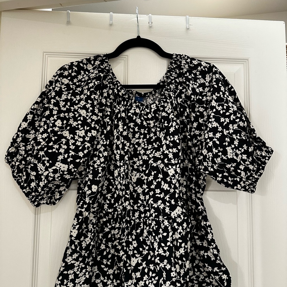 Floral Black and White Women's Top